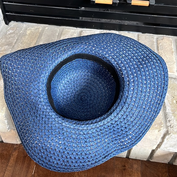 Ladies sun hat. Blue with fabric bow. Size Medium/Large. No tags. - Picture 3 of 3